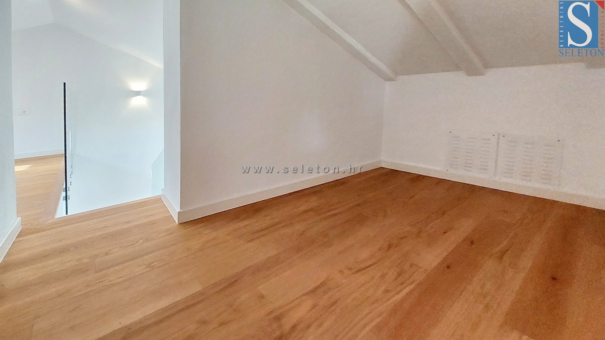 Poreč-Parenzo - dintorni, appartamento completamente ristrutturato su due piani di 85 m2