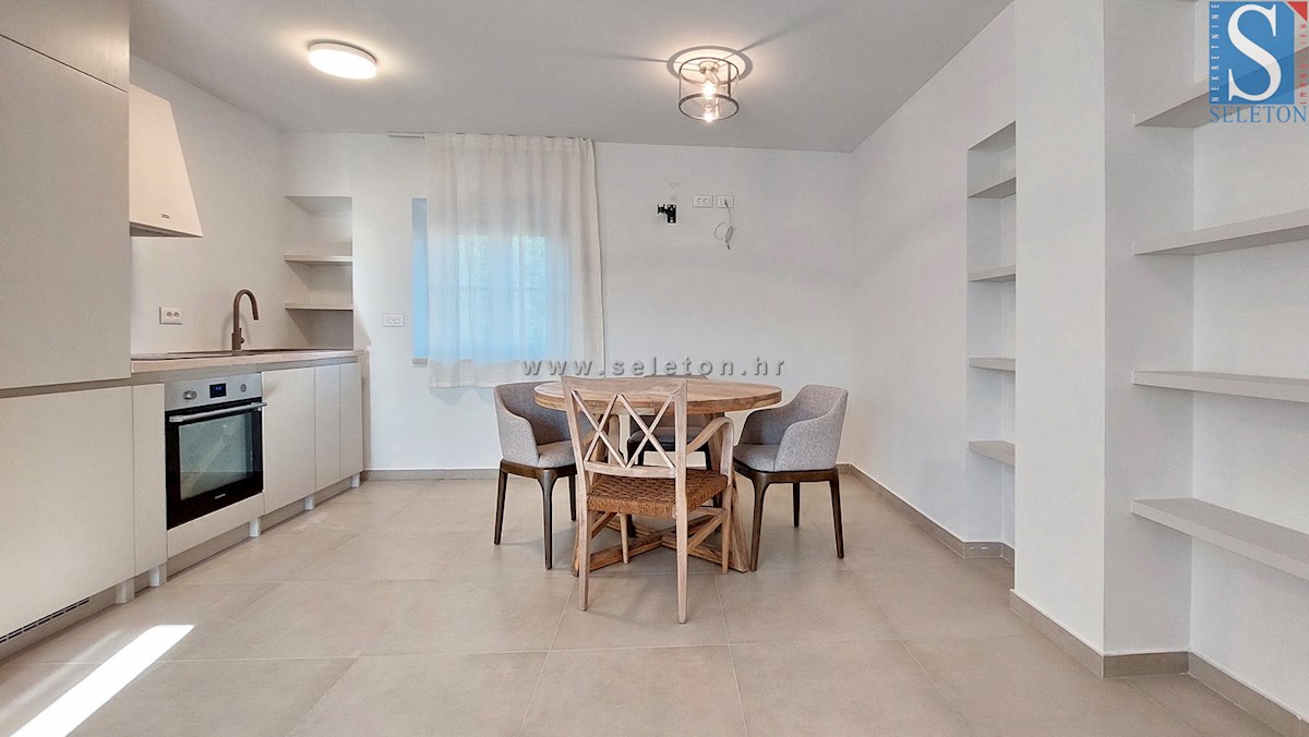 Poreč-Parenzo - dintorni, appartamento completamente ristrutturato su due piani di 85 m2