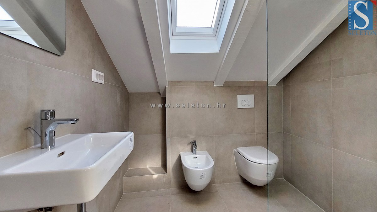 Poreč-Parenzo - dintorni, appartamento completamente ristrutturato su due piani di 85 m2