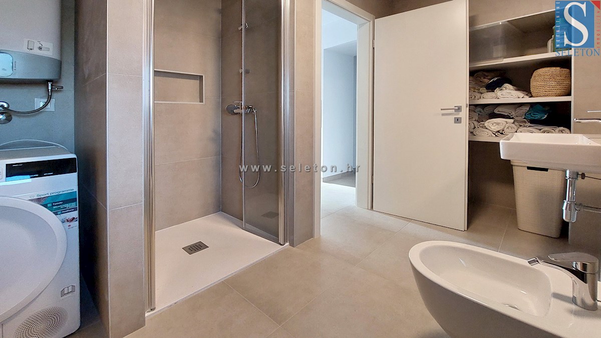 Poreč-Parenzo - dintorni, appartamento completamente ristrutturato su due piani di 85 m2