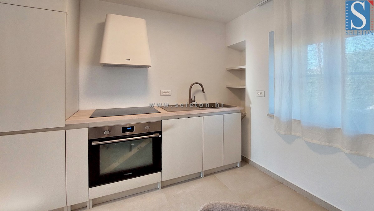 Poreč-Parenzo - dintorni, appartamento completamente ristrutturato su due piani di 85 m2