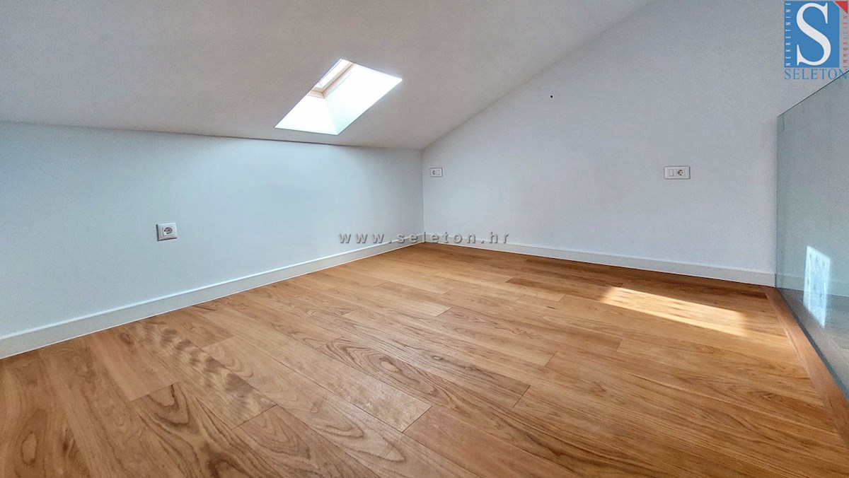 Poreč-Parenzo - dintorni, appartamento completamente ristrutturato su due piani di 85 m2