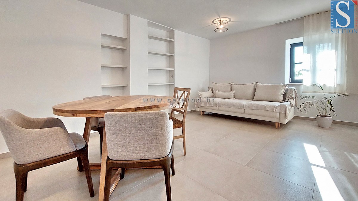 Poreč-Parenzo - dintorni, appartamento completamente ristrutturato su due piani di 85 m2