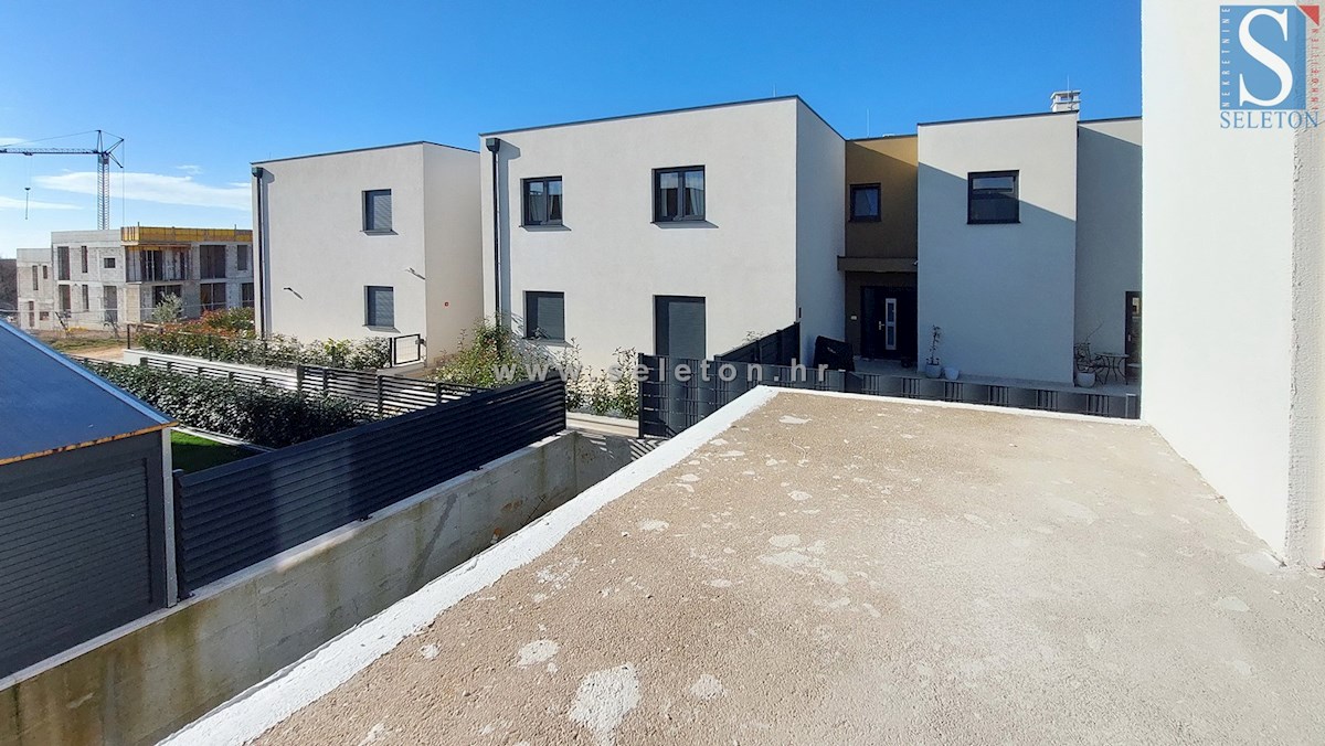 Nuovo appartamento di 66 m2 a Poreč-Parenzo, 1° piano - in costruzione