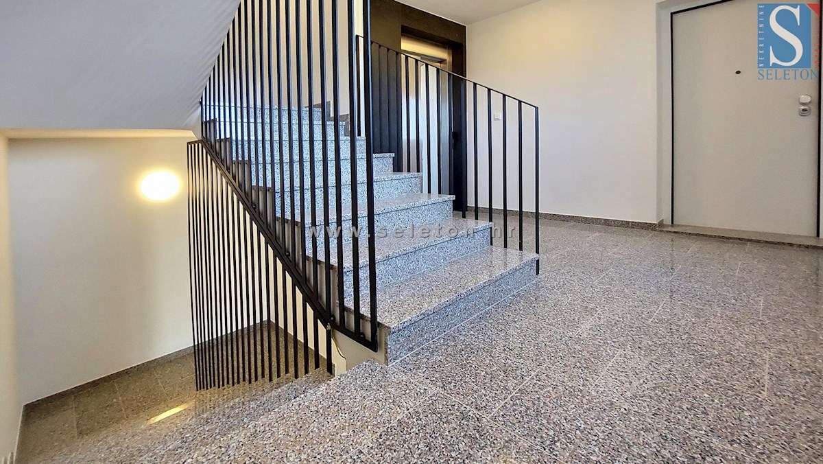 Nuovo appartamento di 67 m2 con vista mare, ASCENSORE, 2 posti auto