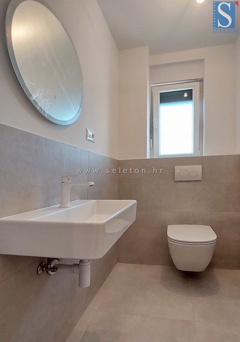 Nuovo appartamento di 67 m2 con vista mare, ASCENSORE, 2 posti auto