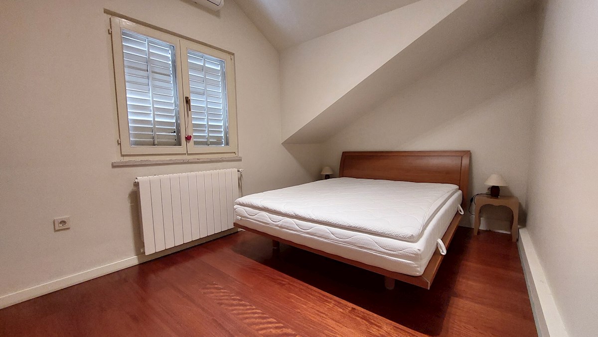 Poreč-Parenzo, appartamento di 127 m2 in vendita con vista mare, a 500 m dal mare