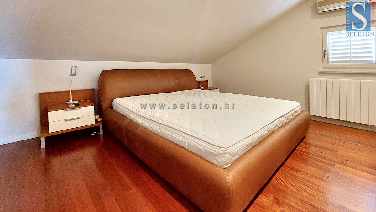 Poreč-Parenzo, appartamento di 127 m2 in vendita con vista mare, a 500 m dal mare