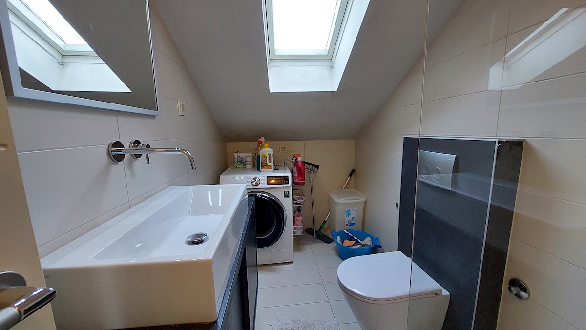 Poreč-Parenzo, appartamento di 127 m2 in vendita con vista mare, a 500 m dal mare