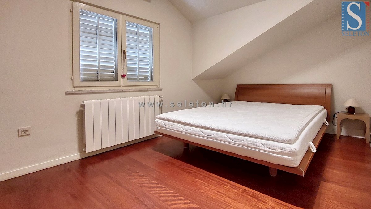 Poreč-Parenzo, appartamento di 127 m2 in vendita con vista mare, a 500 m dal mare