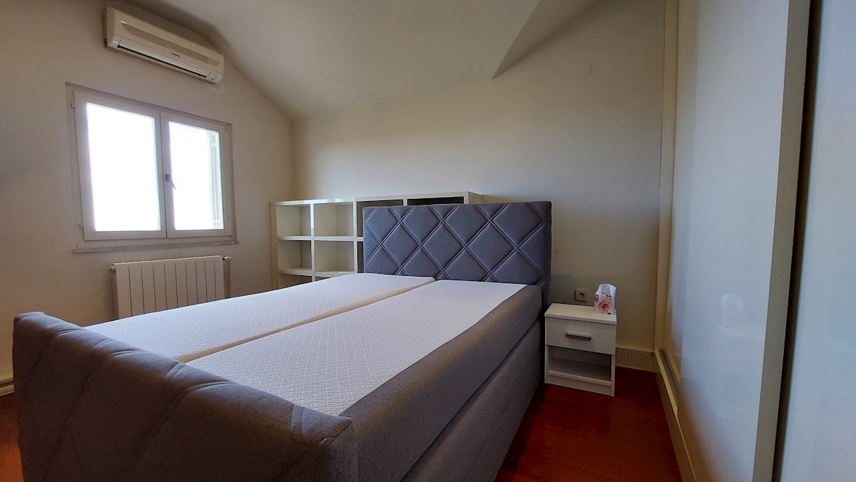 Poreč-Parenzo, appartamento di 127 m2 in vendita con vista mare, a 500 m dal mare