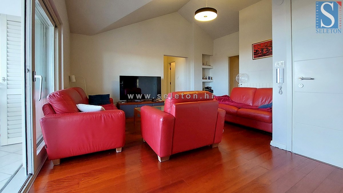 Poreč-Parenzo, appartamento di 127 m2 in vendita con vista mare, a 500 m dal mare