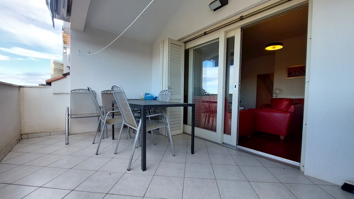 Poreč-Parenzo, appartamento di 127 m2 in vendita con vista mare, a 500 m dal mare