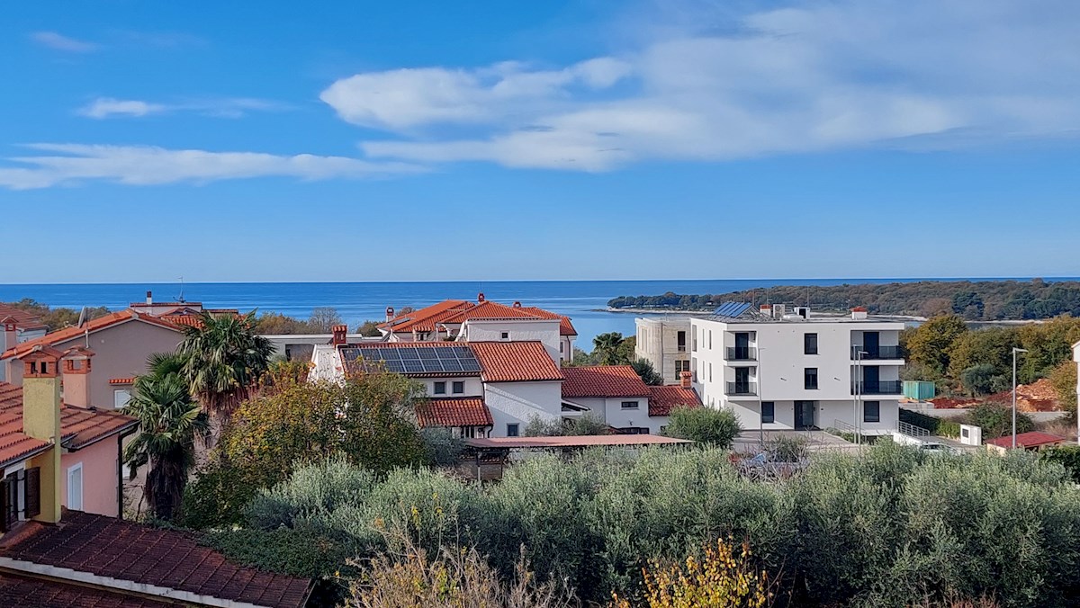 Poreč-Parenzo, appartamento di 127 m2 in vendita con vista mare, a 500 m dal mare