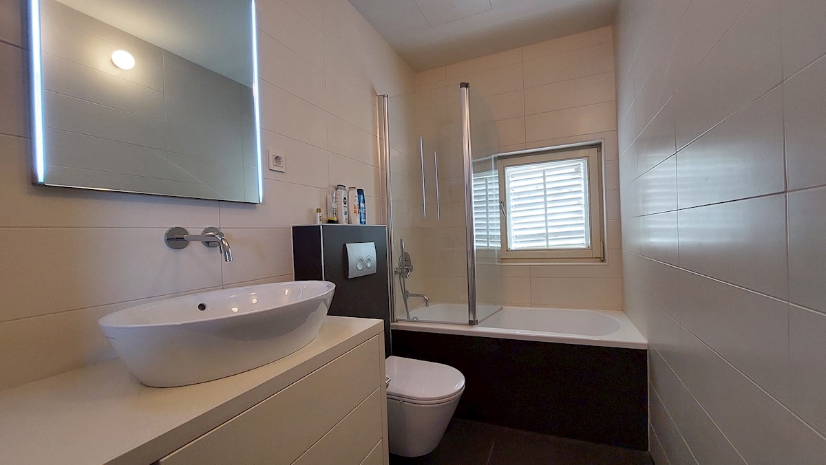 Poreč-Parenzo, appartamento di 127 m2 in vendita con vista mare, a 500 m dal mare