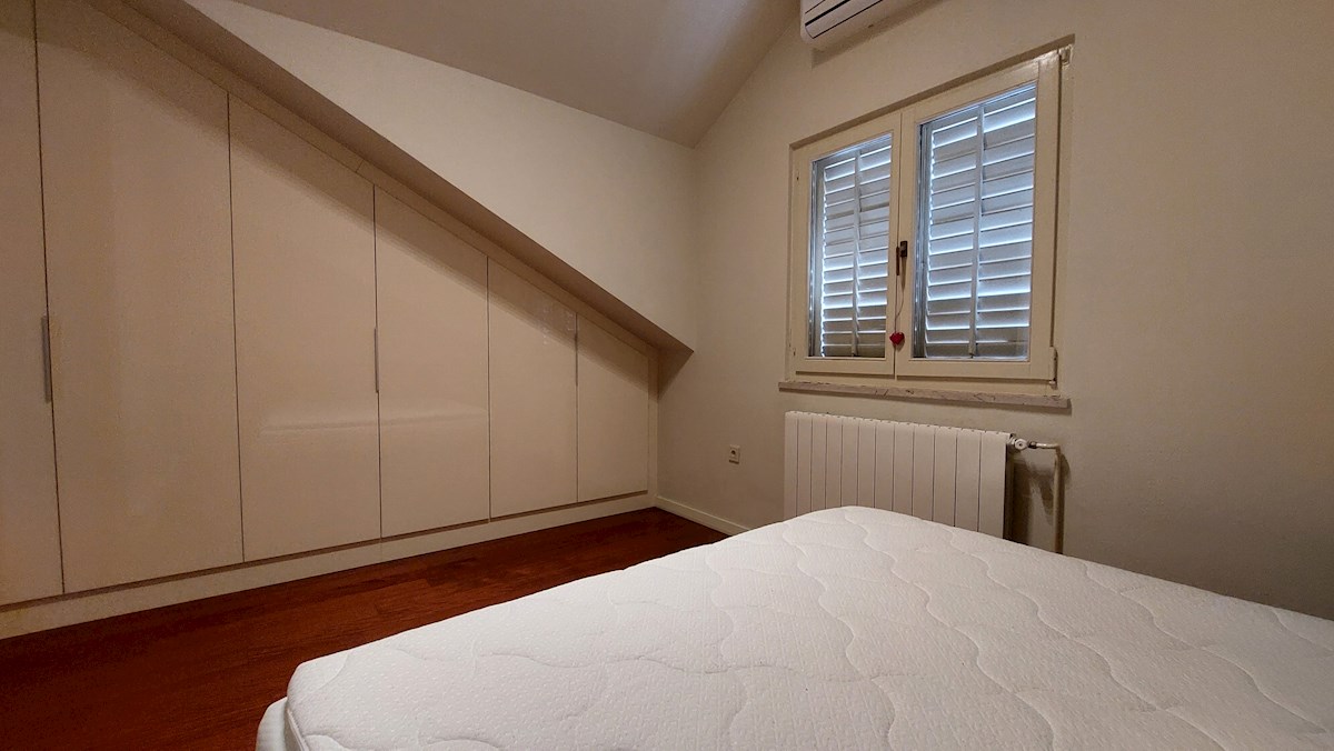 Poreč-Parenzo, appartamento di 127 m2 in vendita con vista mare, a 500 m dal mare