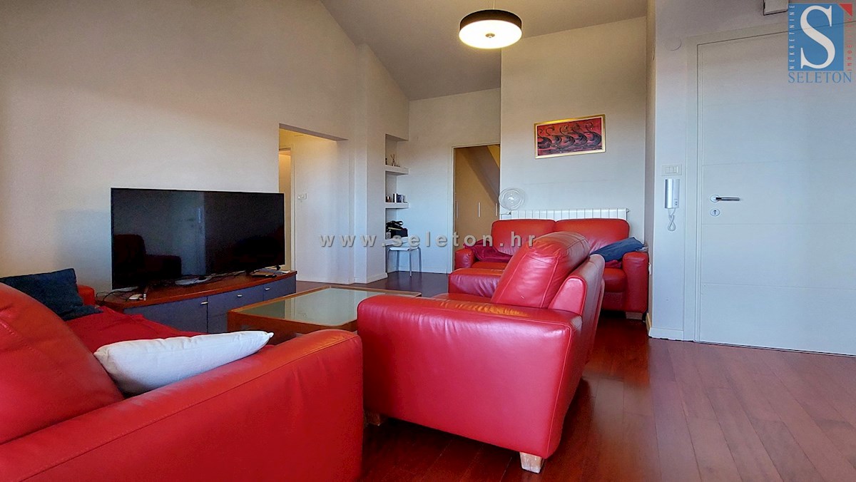 Poreč-Parenzo, appartamento di 127 m2 in vendita con vista mare, a 500 m dal mare