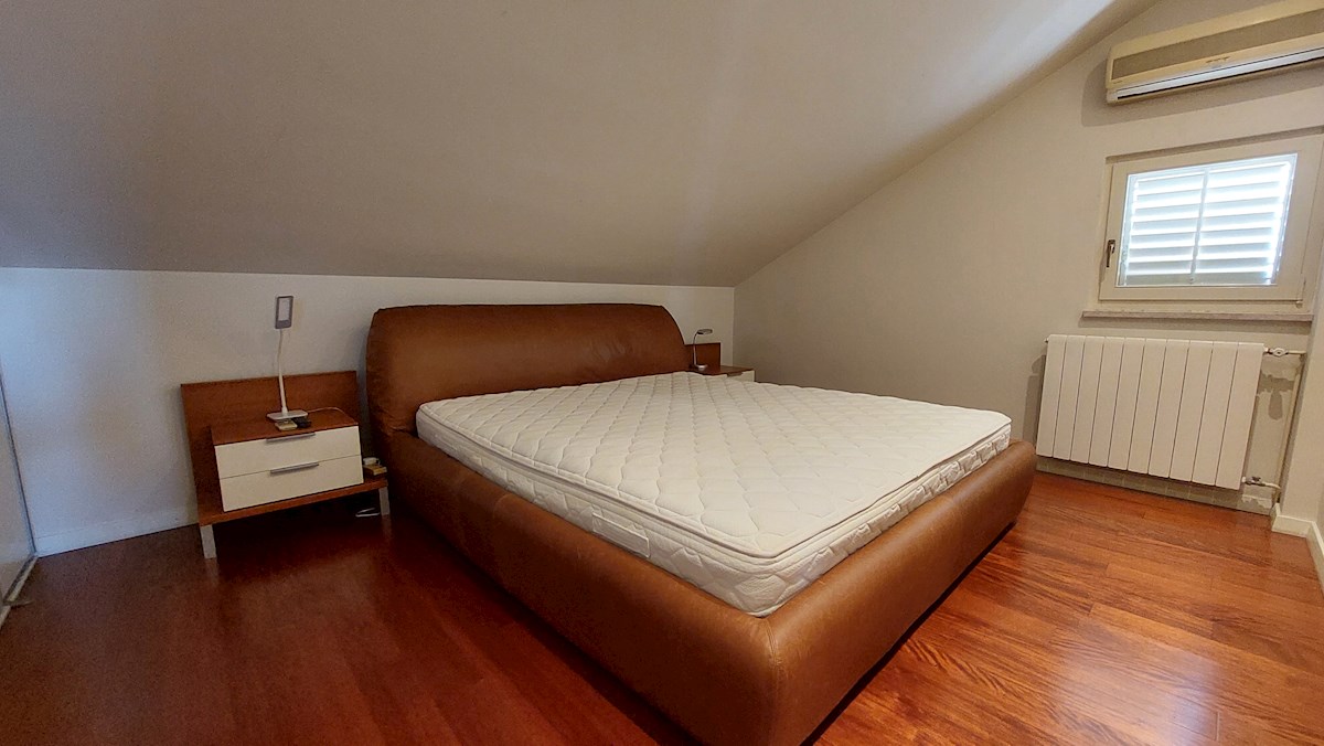 Poreč-Parenzo, appartamento di 127 m2 in vendita con vista mare, a 500 m dal mare