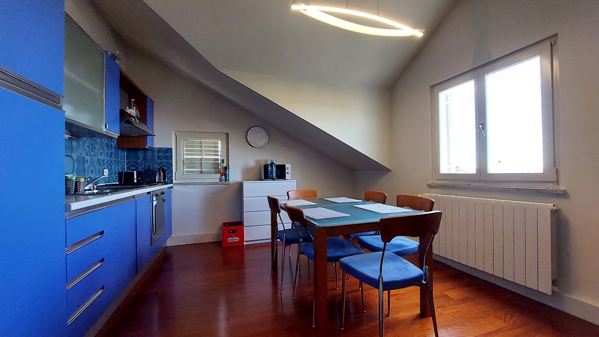 Poreč-Parenzo, appartamento di 127 m2 in vendita con vista mare, a 500 m dal mare