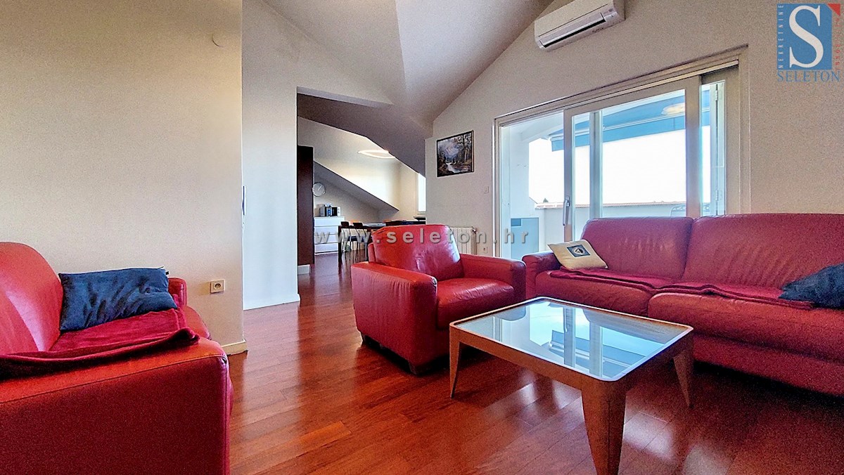 Poreč-Parenzo, appartamento di 127 m2 in vendita con vista mare, a 500 m dal mare