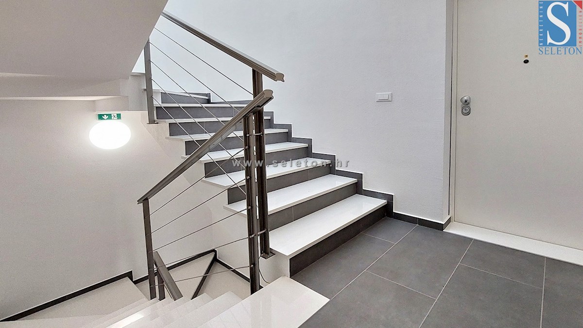 Poreč-Parenzo - nuovo appartamento di 65 m2 nelle vicinanze, 1. piano