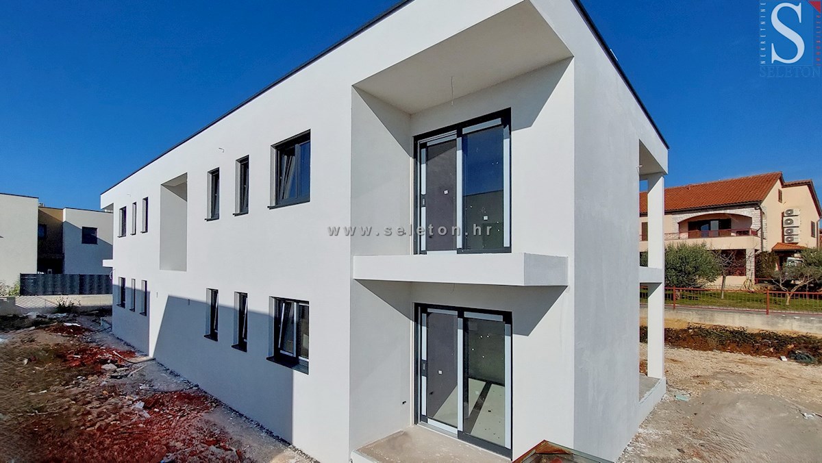 Istria, Poreč-Parenzo, nuovo appartamento di 73 m2, 1° piano - in costruzione