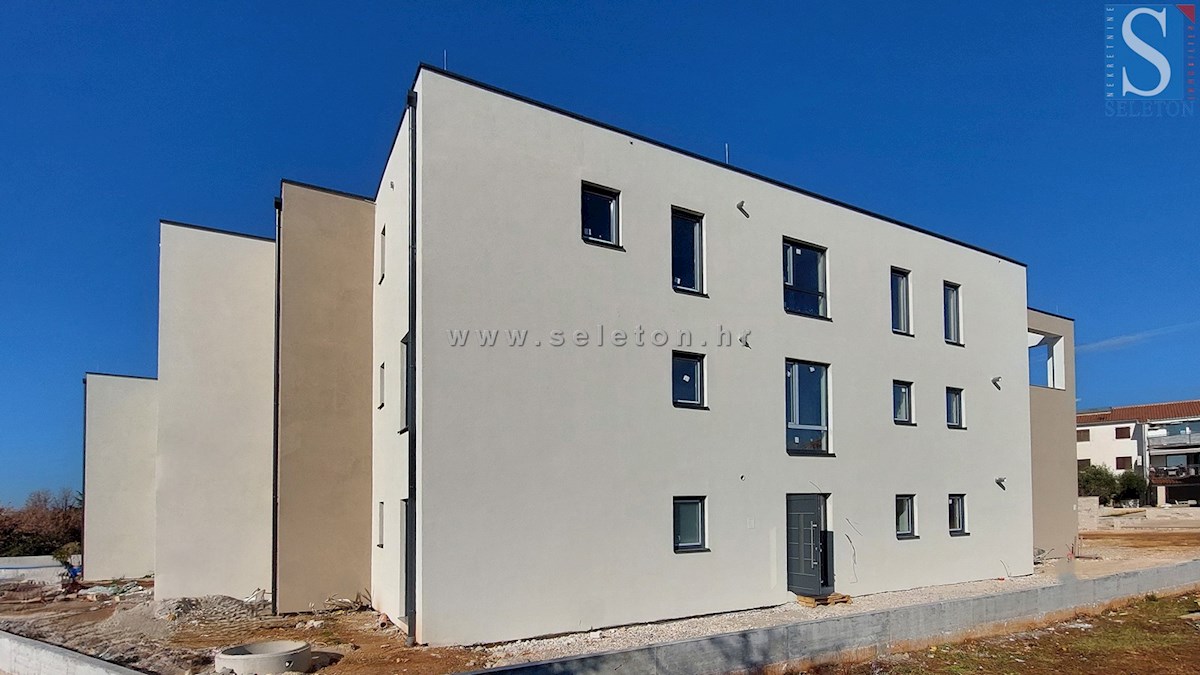 Istria, Poreč-Parenzo, nuovo appartamento di 161 m2, 2° piano, vista mare, a circa 800 m dal mare (in linea d'aria)