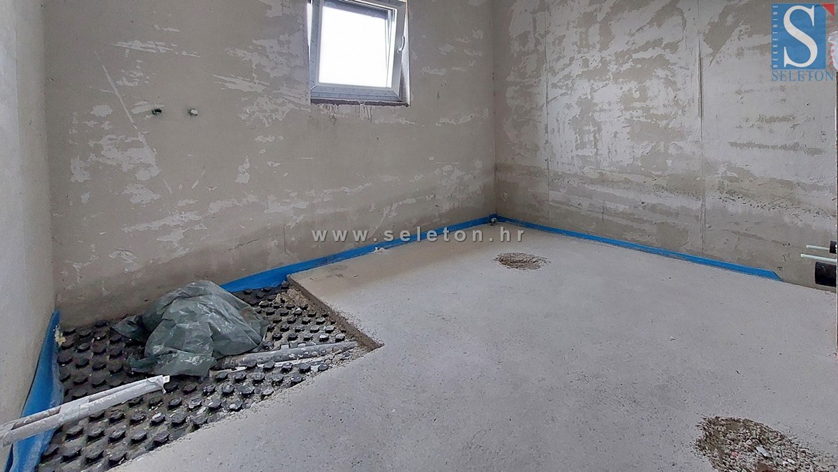 Istria, Poreč-Parenzo, nuovo appartamento di 161 m2, 2° piano, vista mare, a circa 800 m dal mare (in linea d'aria)