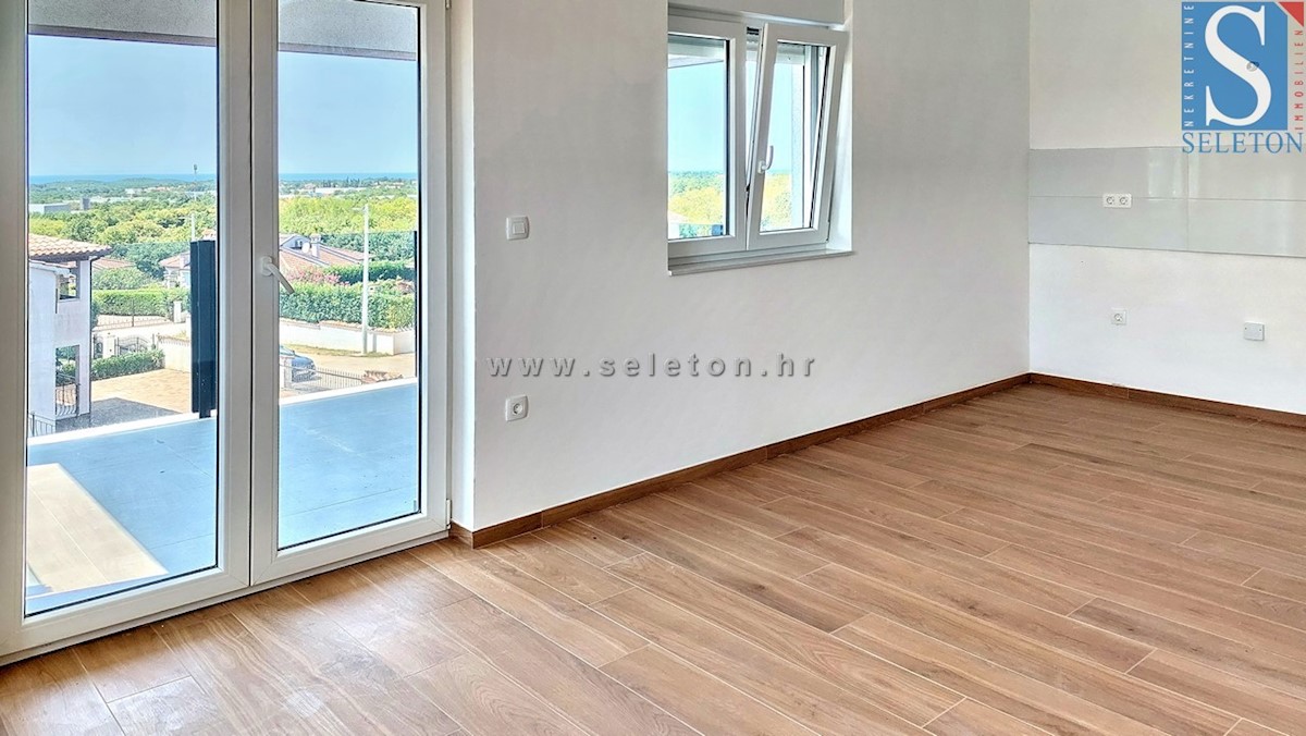 Nuovo appartamento nelle vicinanze di Parenzo di 82 m2 con vista sul mare