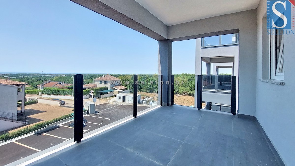 Nuovo appartamento nelle vicinanze di Parenzo di 82 m2 con vista sul mare