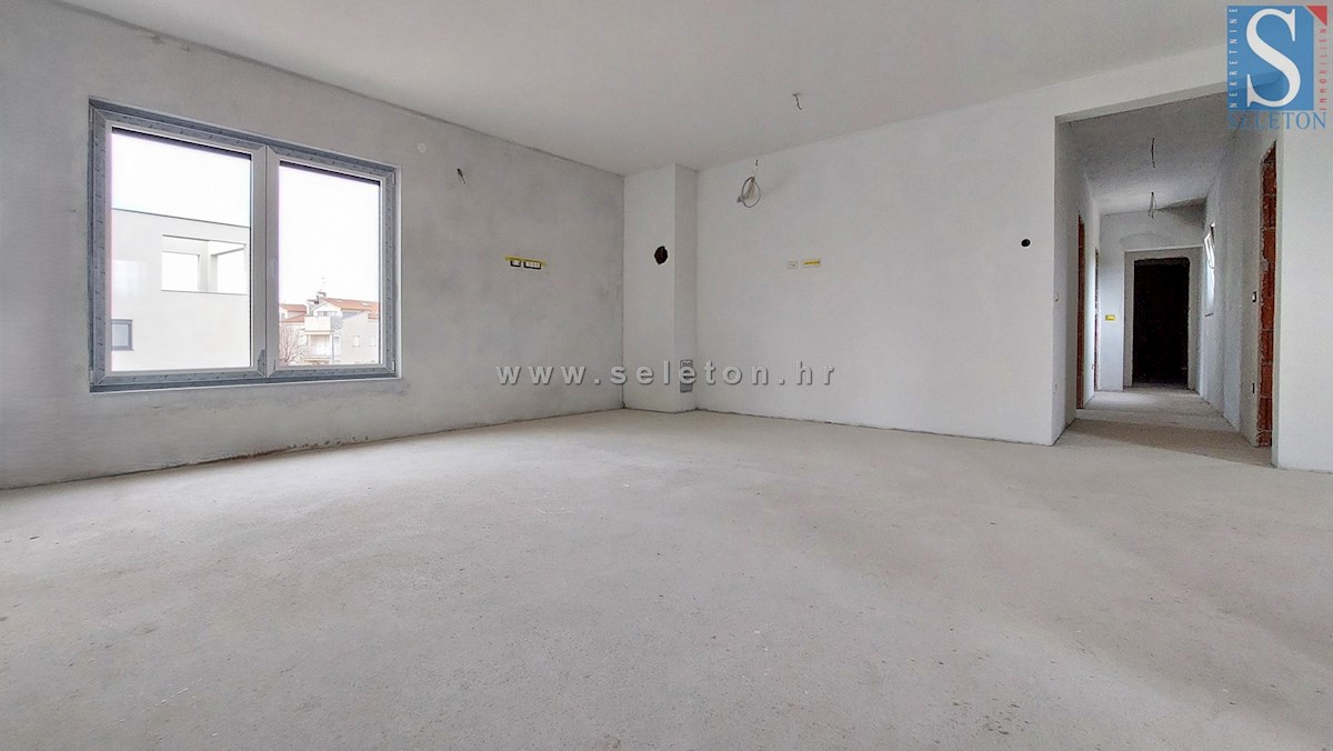 Poreč-Parenzo, nuovo appartamento di 91 m2, 1° piano, a circa 800 m dal mare (in linea d'aria)