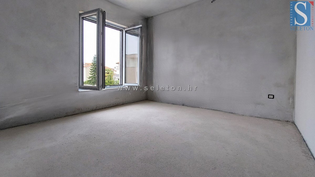 Poreč-Parenzo, nuovo appartamento di 91 m2, 1° piano, a circa 800 m dal mare (in linea d'aria)