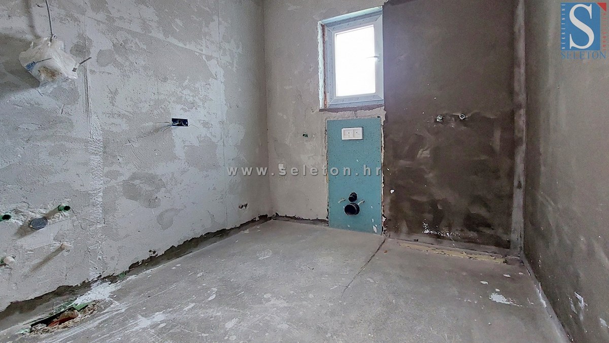 Poreč-Parenzo, nuovo appartamento di 91 m2, 1° piano, a circa 800 m dal mare (in linea d'aria)