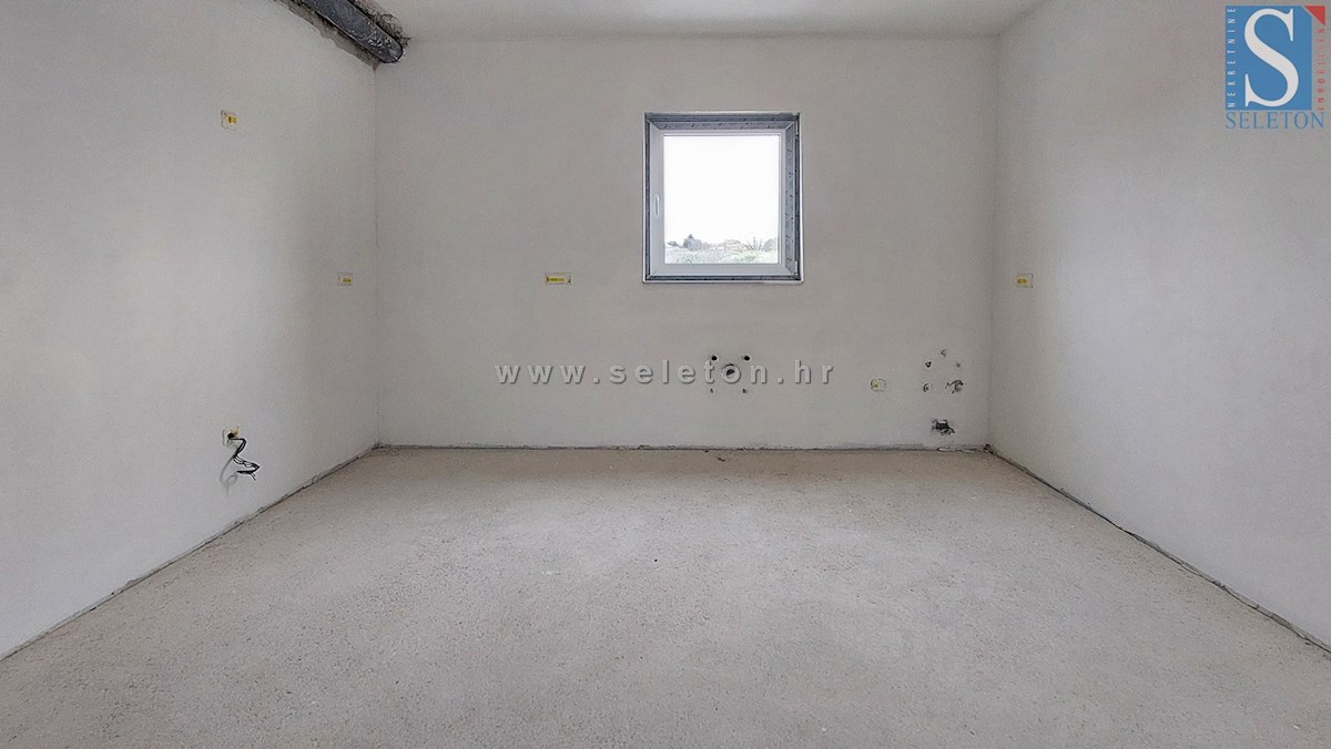 Poreč-Parenzo, nuovo appartamento di 91 m2, 1° piano, a circa 800 m dal mare (in linea d'aria)