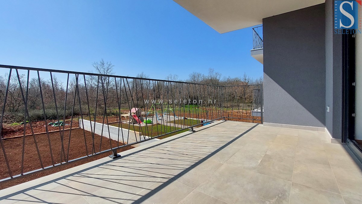 Nuovo appartamento di 64 m2 nelle vicinanze di Poreč-Parenzo, 1° piano