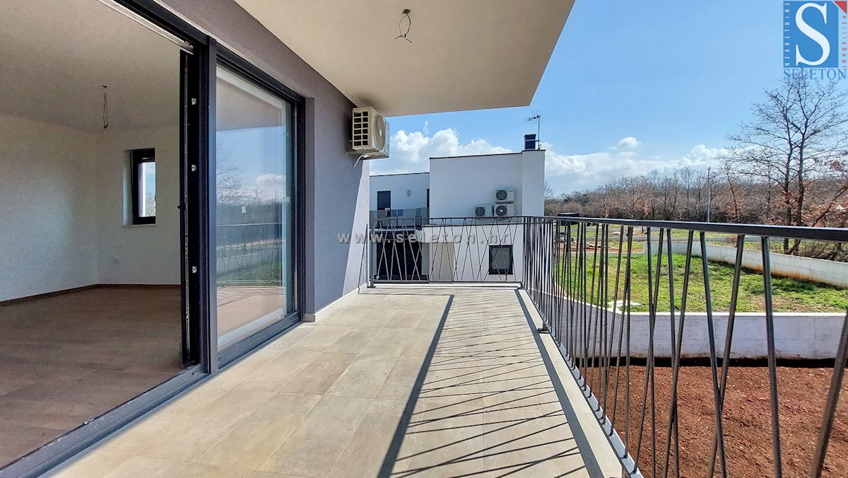 Nuovo appartamento di 64 m2 nelle vicinanze di Poreč-Parenzo, 1° piano