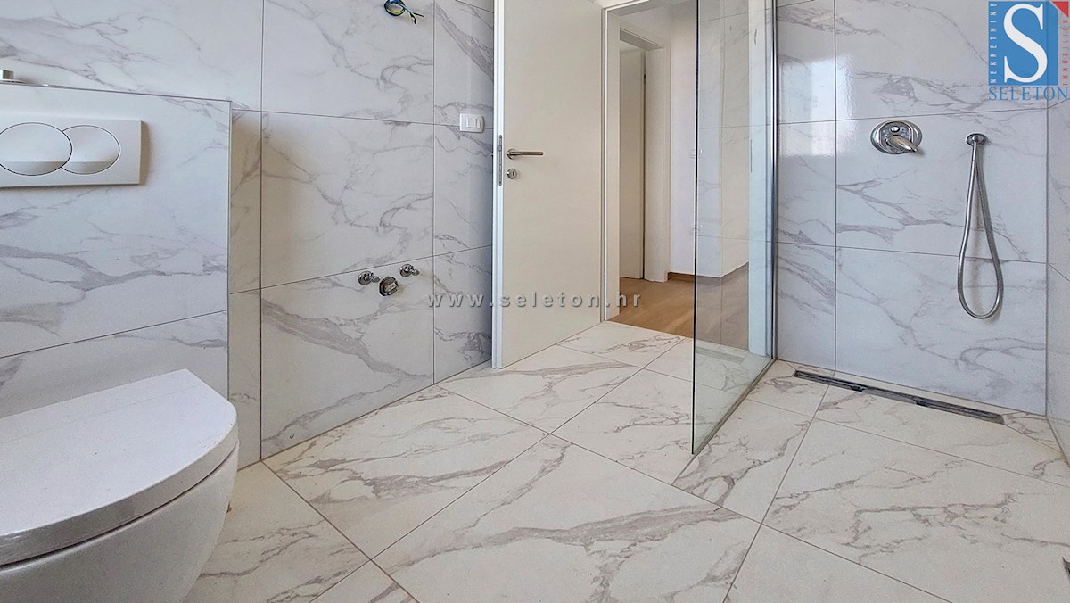 Nuovo appartamento di 64 m2 nelle vicinanze di Poreč-Parenzo, 1° piano