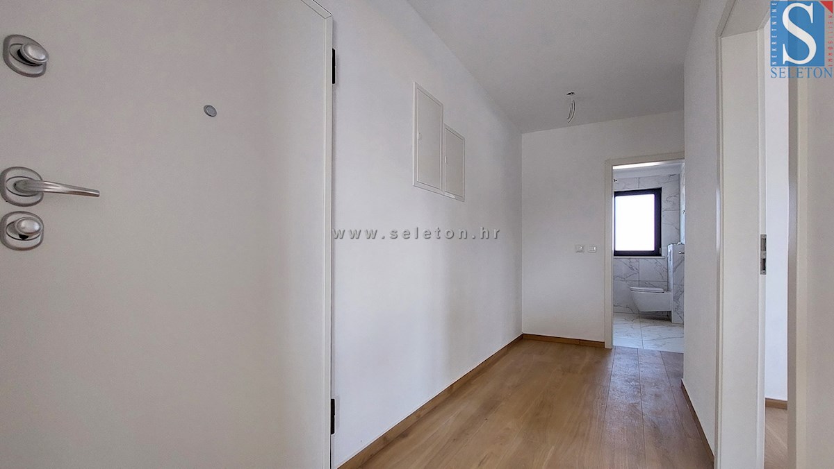 Nuovo appartamento di 64 m2 nelle vicinanze di Poreč-Parenzo, 1° piano