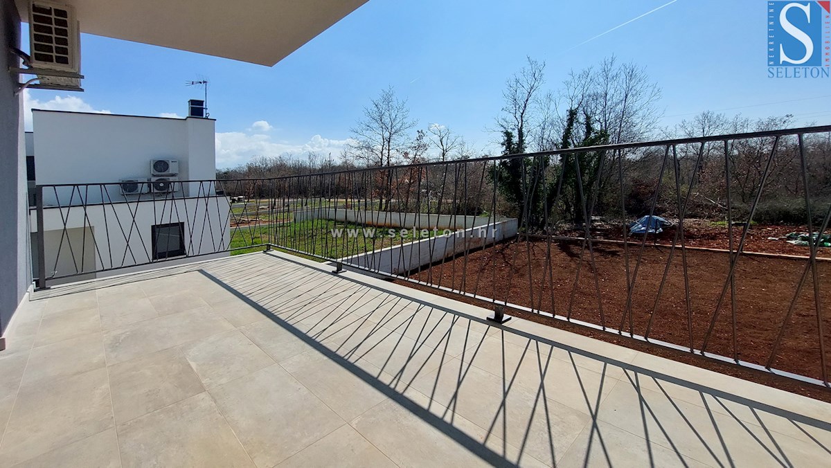 Nuovo appartamento di 64 m2 nelle vicinanze di Poreč-Parenzo, 1° piano