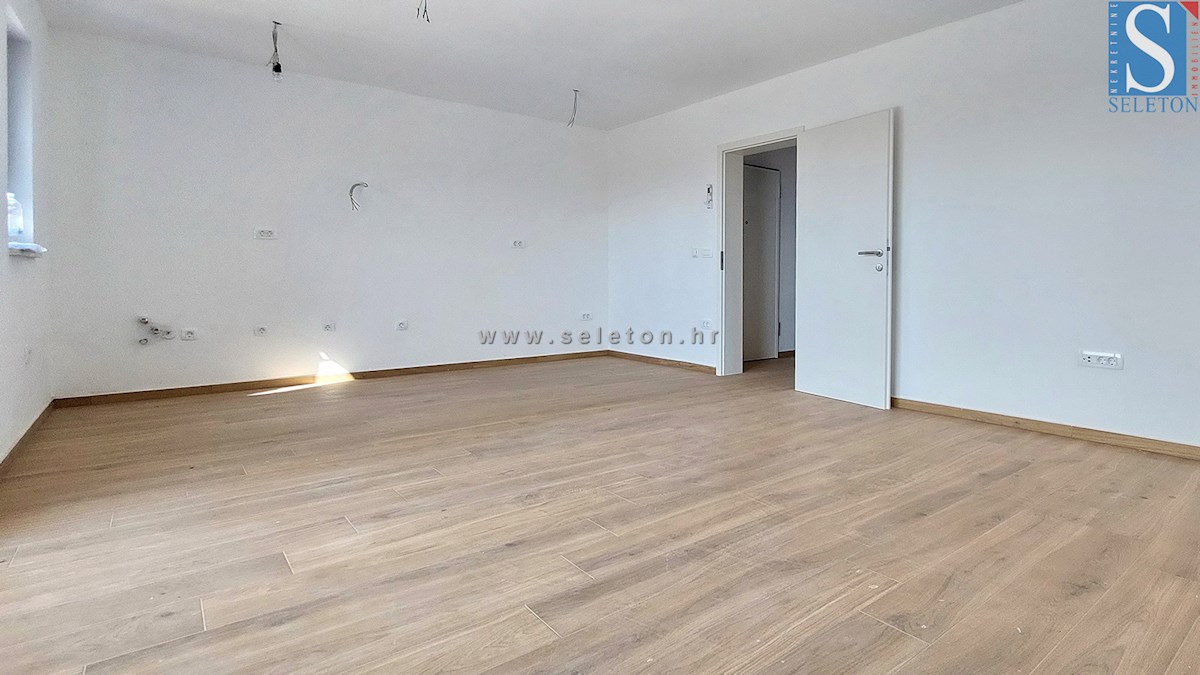 Nuovo appartamento di 64 m2 nelle vicinanze di Poreč-Parenzo, 1° piano