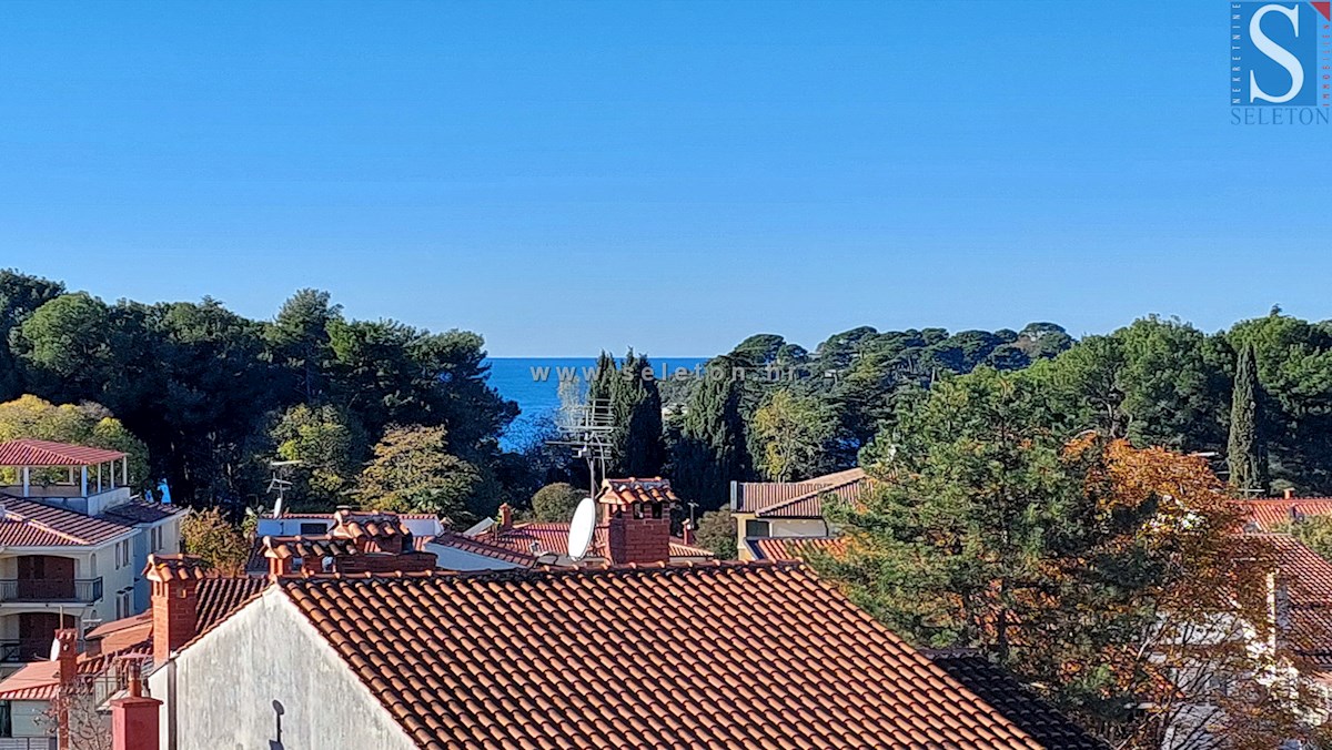 Appartamento a Poreč-Parenzo di 68 m2, vicino al centro e alla spiaggia