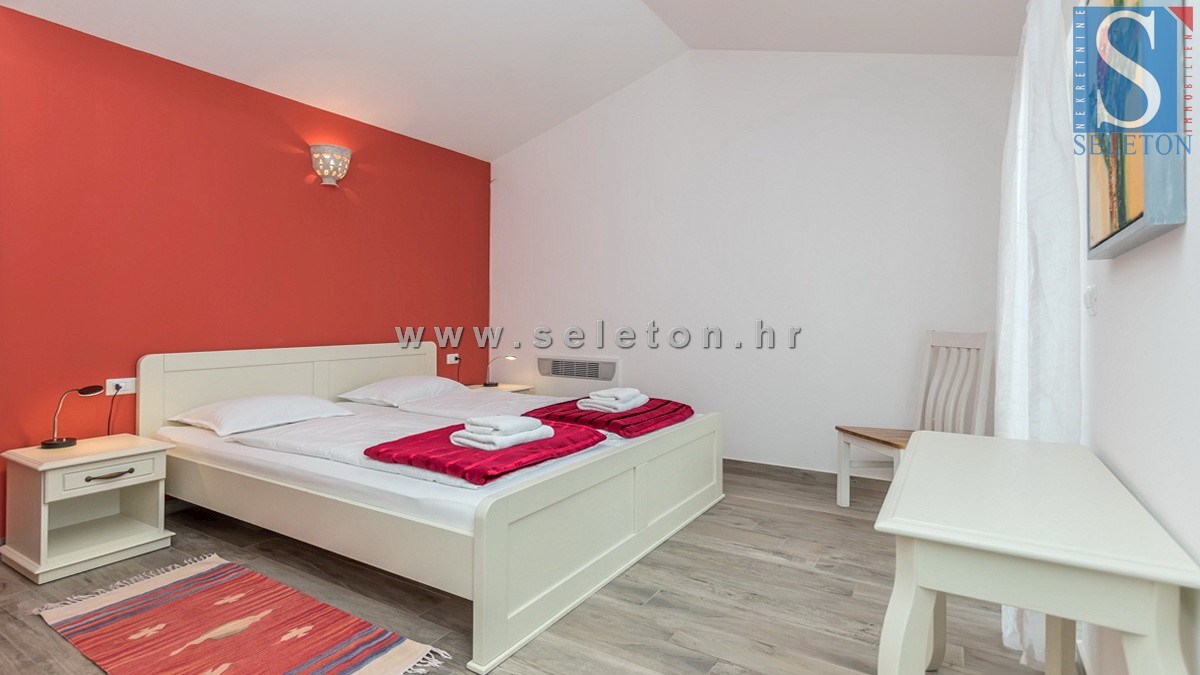 Poreč-Parenzo - dintorni, casa indipendente di 130 m2 con piscina