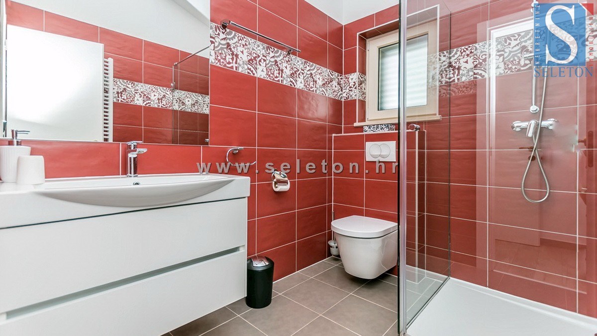 Poreč-Parenzo - dintorni, casa indipendente di 130 m2 con piscina