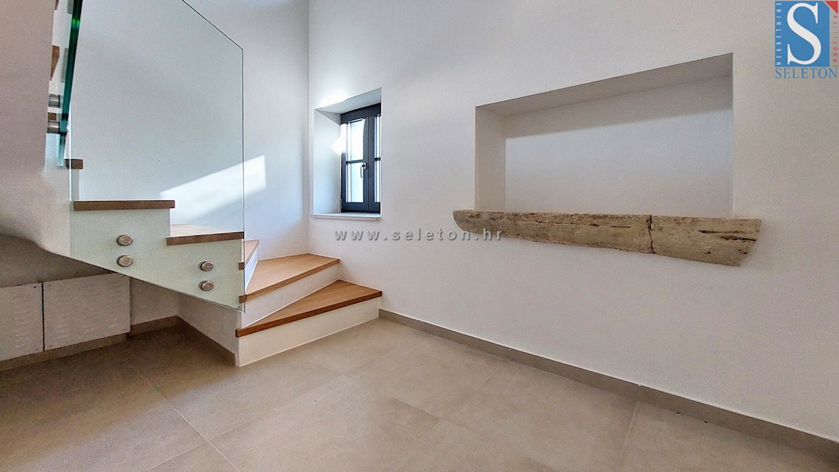 Poreč-Parenzo - dintorni, appartamento completamente ristrutturato su due piani di 85 m2