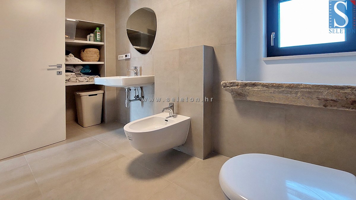 Poreč-Parenzo - dintorni, appartamento completamente ristrutturato su due piani di 85 m2