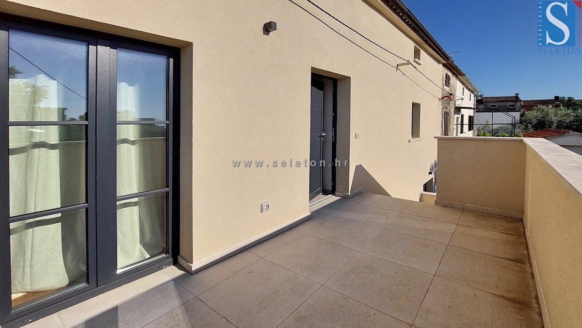 Poreč-Parenzo - dintorni, appartamento completamente ristrutturato su due piani di 85 m2