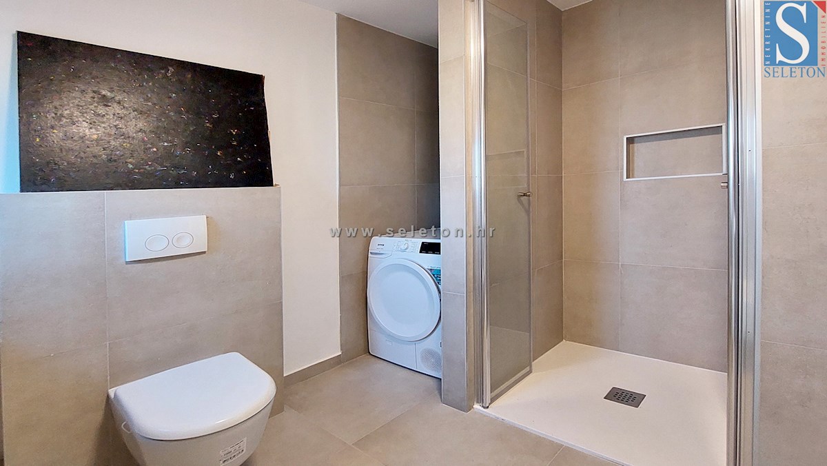 Poreč-Parenzo - dintorni, appartamento completamente ristrutturato su due piani di 85 m2