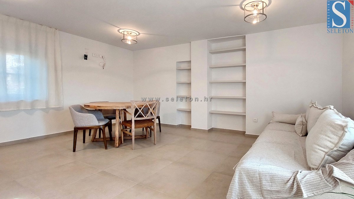 Poreč-Parenzo - dintorni, appartamento completamente ristrutturato su due piani di 85 m2