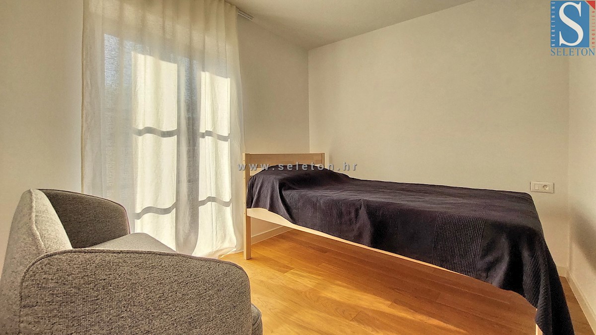 Poreč-Parenzo - dintorni, appartamento completamente ristrutturato su due piani di 85 m2