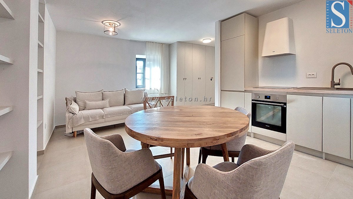 Poreč-Parenzo - dintorni, appartamento completamente ristrutturato su due piani di 85 m2